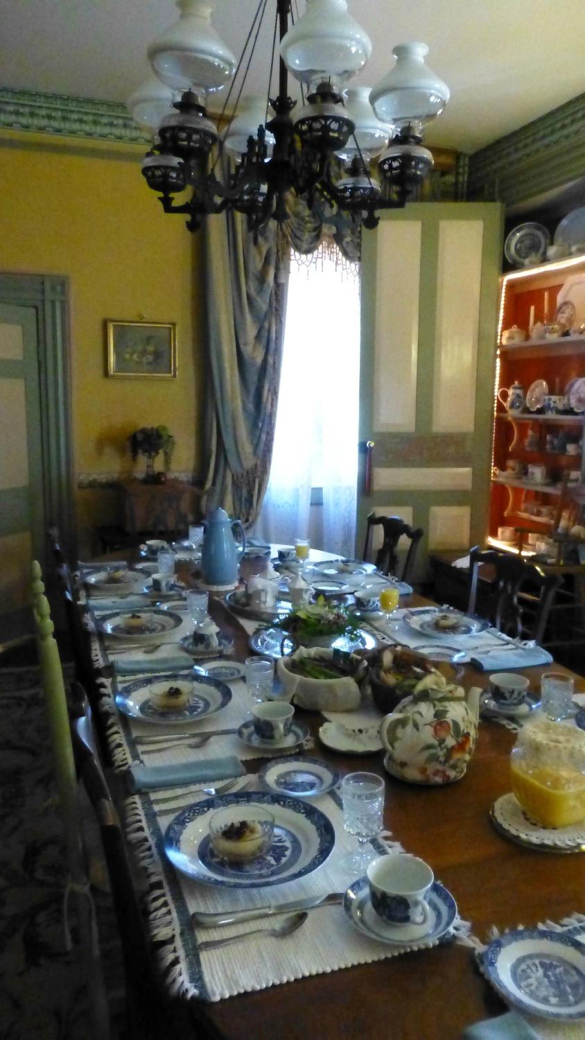 dining room in bed & breakfast